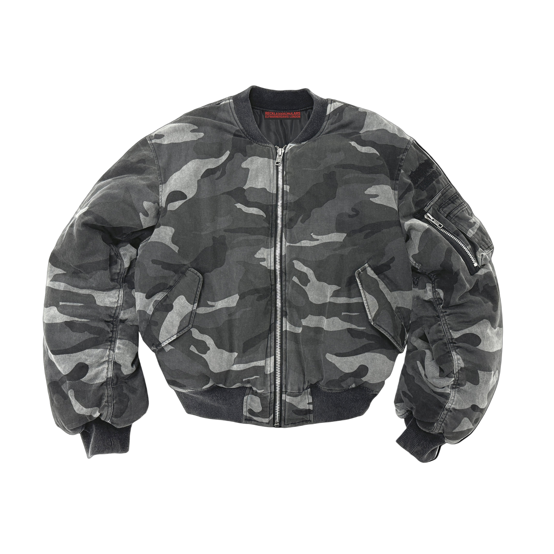 Justin着用RECKLESSSCHOLARS EVERYDAY BOMBER EVERYDAY BOMBER WASHED CAMMO BLACK – Reckless Scholars