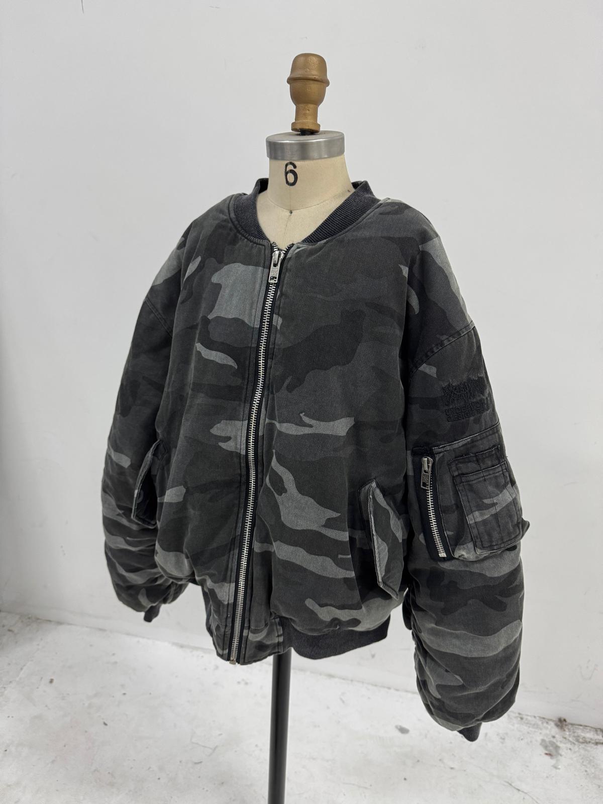 Justin着用RECKLESSSCHOLARS EVERYDAY BOMBER EVERYDAY BOMBER WASHED CAMMO BLACK – Reckless Scholars