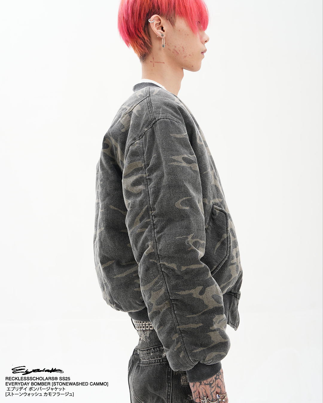 Justin着用RECKLESSSCHOLARS EVERYDAY BOMBER EVERYDAY BOMBER WASHED WOODLAND CAMMO – Reckless Scholars